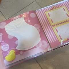 Hallmark ホールマーク ベビー 赤ちゃん 子供 女の子 アルバム インスタントスクラップブックの画像