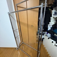 キャスター付き ステンレス製ハンガーラック／引き取り限定の画像