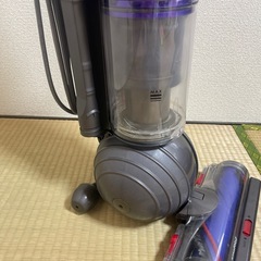 Dyson Smallball アップライト型 掃除機 訳あり（ダストカップひび）動作OK／フィルター洗浄済みの画像