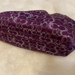 COACHパープルロゴポーチの画像