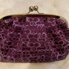 COACHパープルロゴポーチの画像