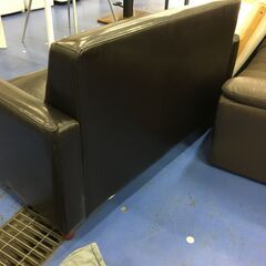★リユースのサカイ横浜南店★YM1723  2人掛けソファ ダークブラウン W130×D75×H75 クリーニング済みの画像