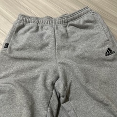 adidasの画像