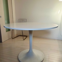 IKEA 丸テーブル ダイニングテーブルの画像