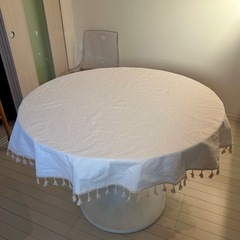 IKEA 丸テーブル ダイニングテーブルの画像