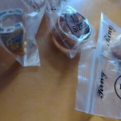 指輪各300円の画像