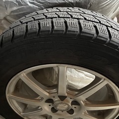 スタッドレスタイヤ　ホイール付きの画像