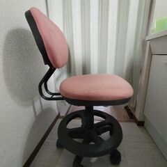 昇降式椅子の画像