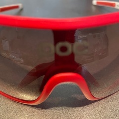 POC AVIP サングラス 赤縁 白フレームの画像