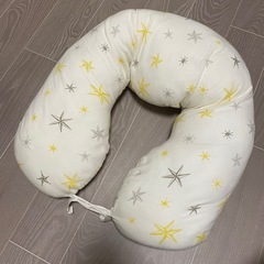 【たまひよSHOP】授乳クッションになる妊婦さんの抱き枕・ロング　スター柄の画像
