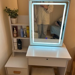 Vanity with three settings light up mirror !!️ urgent pickup!!!!️の画像