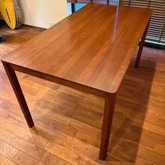 ダイニングテーブルの画像