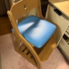 イトーキ学習机、KOIZUMIのチェアセットの画像
