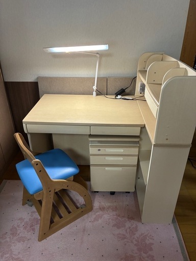 イトーキ学習机　中古 イトーキ学習机、KOIZUMIのチェアセット (ykn) 善光寺のテーブル《学習