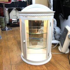 キュリオケース ３段 小型 ライト付き ホワイト 姫系 コレクションケース 収納棚 白 半円 札幌市厚別区 厚別店の画像