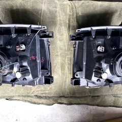 日産キューブ　ヘッドライト
の画像