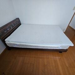 ほぼ未使用ダブルベッドの画像