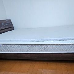 ほぼ未使用ダブルベッドの画像