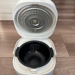 シャープ 炊飯器 KS-CF05B-W 3合 一人暮らし マイコン パン調理機能 ホワイト
の画像