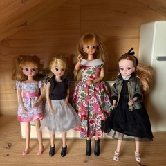 家具付リカちゃんハウス　木製　夢のドールハウス　引き取りのみ　　　の画像