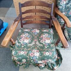 ①シングルソファ 飛騨産業 キツツキ 穂高 布製 花柄 1人掛け 1P リビングチェア 右左肘付き ソファ 応接  札幌 北20条店の画像