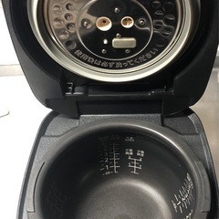 ⭐️25年製⭐️炊飯器　圧力IHたきたて　の画像