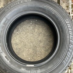 ブリヂストンスタッドレス2本の画像