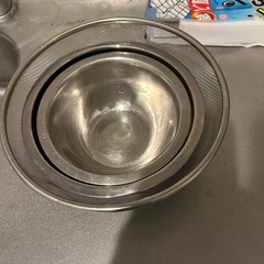 フライパン3点、ボール2点、ザルの画像