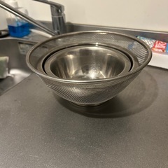 フライパン3点、ボール2点、ザルの画像