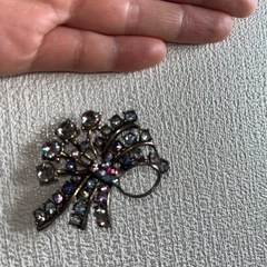 アイリスガラスのブローチ
の画像