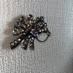 アイリスガラスのブローチ
の画像