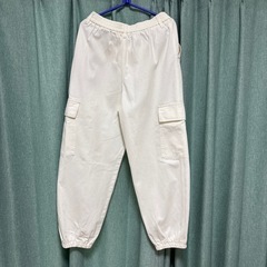 ホワイト　カーゴパンツの画像