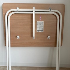 折りたたみデスク｜木目調テーブル｜省スペース・状態良好の画像