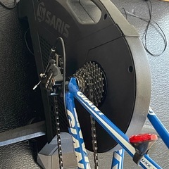 GIANTロードバイクとスマートトレーナーセットの画像