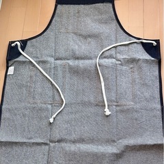 未使用　エプロン　ロープ掛けの画像
