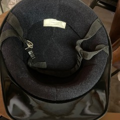 ブラックのIMPROVE半帽ヘルメットの画像