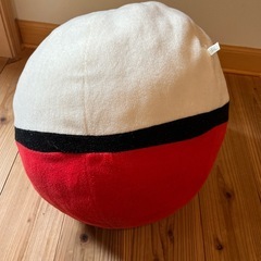差し上げます　大きなポケモンボール　ぬいぐるみ　クッション　抱き枕　　の画像