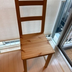 テーブル100✖️100と椅子2コセットの画像