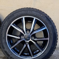 スタッドレスタイヤホイールの画像