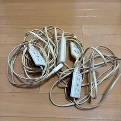 電気コンセント用延長コードや3口タップの画像