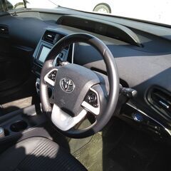 ❑全国自社ローン対応❑      ●平成28年4月登録トヨタプリウスS 4WDの画像