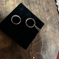 ディズニーペアネックレスとリングの画像