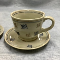 格子柄のカップ&ソーサーの画像