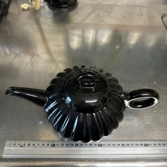 黒いティーポットの画像