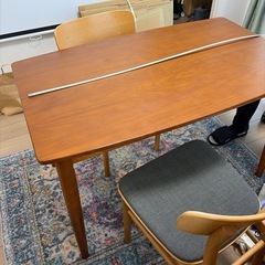 ダイニングテーブルの画像