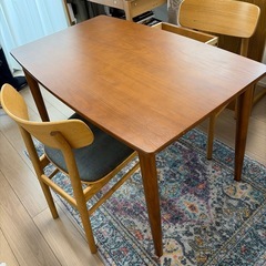 ダイニングテーブルの画像