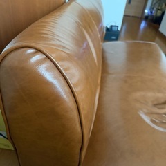 レザー調2人掛けソファ　12月24日まで受付先着順　若干の破れ箇所あり　定価30000円の画像