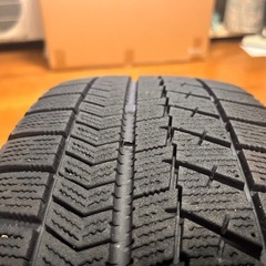 スタッドレスタイヤ（ホイール付き）BRIDGESTONE VRX 185/60/R15 ※注1本パンクしてますの画像