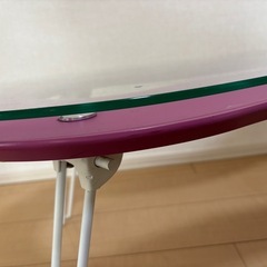 ガラスのローテーブルの画像