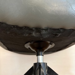 ②エアゾーム　回転式　ダイニングチェア　1脚　レザーグレー(4脚あります。うち、1脚はジャンク)の画像
